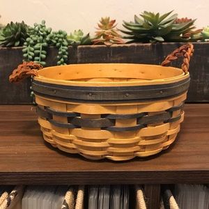 1998 Longaberger Collectors Club Basket